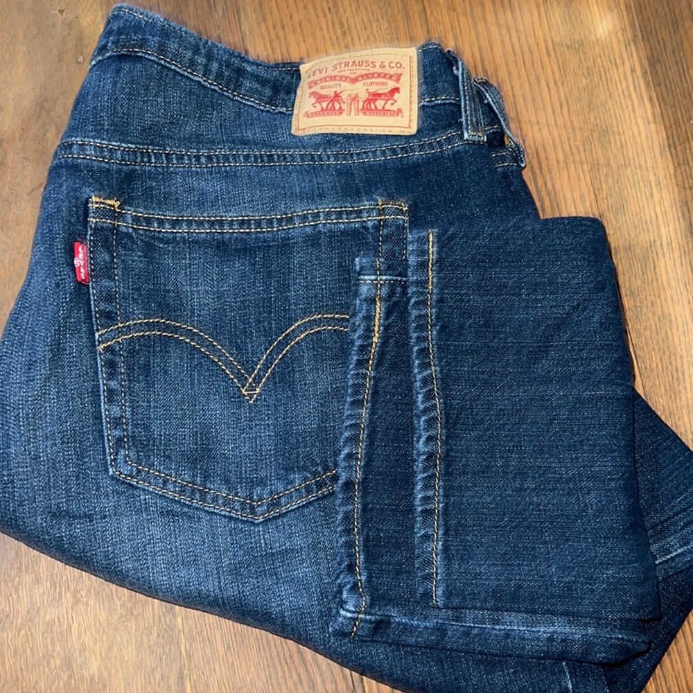 COPY - Women’s Levi’s Boyfriend Cut Capris sz 33